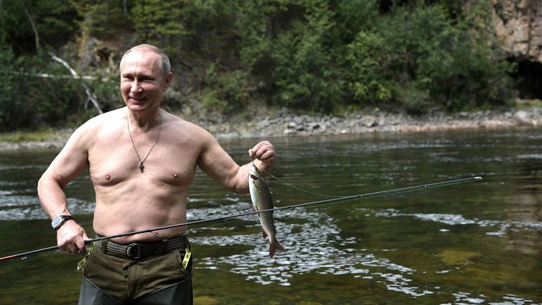 Photo of توهین به پوتین در اینترنت ۴۶۲ دالر هزینه دارد!