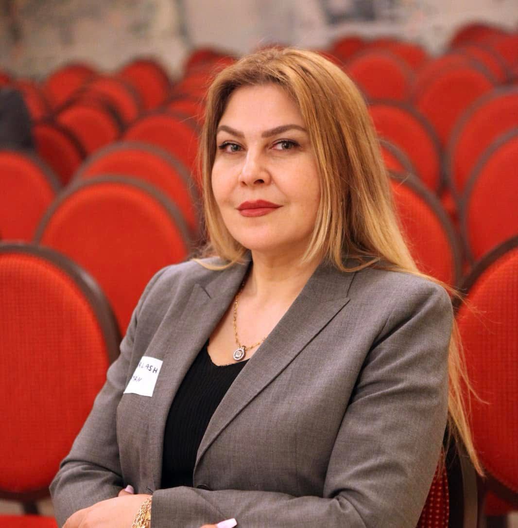 زرلشت لیان، نویسنده‌ای متعهد به مسائل اجتماعی و فرهنگی، با قلمی موشکافانه و پر احساس به بررسی چالش‌ها و تبعیض‌های موجود در جوامع مردسالار پرداخته است. در نوشته‌اش، او به عمق مفاهیم فرهنگی و ساختاری خشونت علیه زنان نفوذ می‌کند و با تشریح نقش‌های جنسیتی و انکار هویت زنانه، توجه به ضرورت تغییرات بنیادین در جامعه را برجسته می‌سازد. این متن نمایانگر تعهد او به بازتاب مسائل زنان و تلاش برای دستیابی به عدالت اجتماعی و آزادی انسانی است.