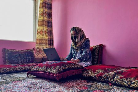 قطع اینترنت؛ آخرین ضربه به آموزش دختران افغانستان