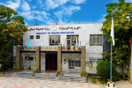 محرومیت علمی استادان بی‌ریش و بی‌دستار