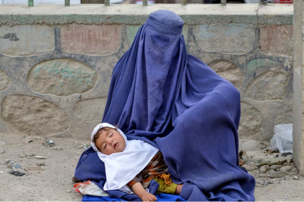 سه سال حذف سیستماتیک زنان و سقوط نان‌آوران به خط فقر مطلق