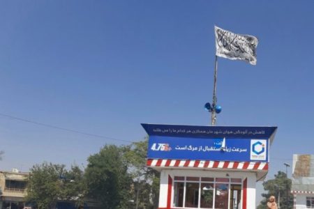 تحقیر زنان در کندز؛ گلایه از رفتار خشن در بانک‌ها و مخابرات