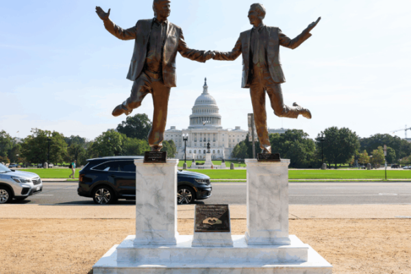 نمایش قدرت یا انحراف عمدی از پرونده اپستین و بازی با قیمت نفت؟