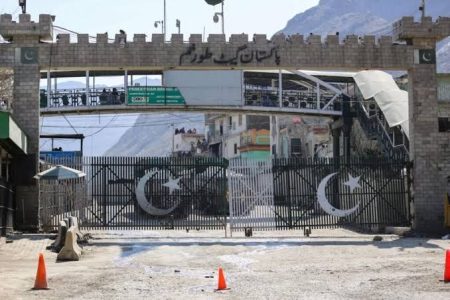 پاک‌سازی ۱۰ قطعه مواد انفجاری در مرز تورخم