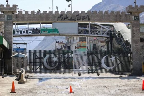 پاک‌سازی ۱۰ قطعه مواد انفجاری در مرز تورخم