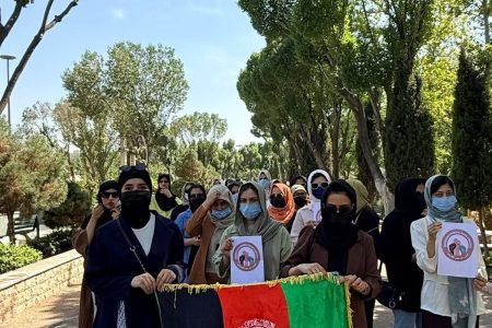در کنار زنان و مردم معترض هرات ایستاده‌ایم
