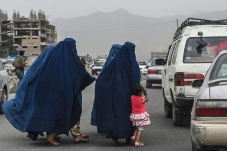محدودیت طالبان؛ زنان افغانستان در سفر با مانع جدی روبه‌رو شدند
