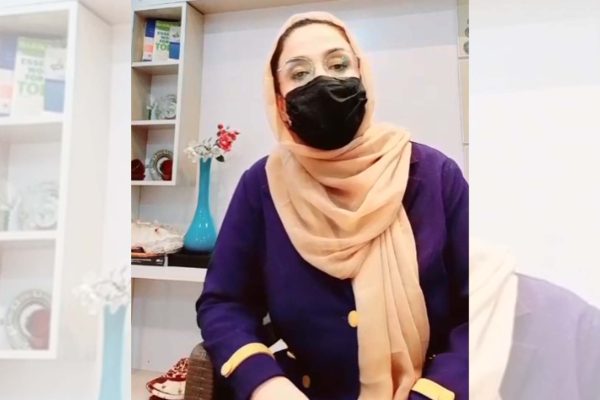 یک زن آموزگار: ریشه شعار «نان، کار و آزادی» آموزش است