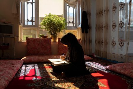 آتوسا خراسانی: صدای زنان افغانستان خاموش نمی‌شود