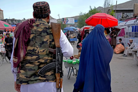 بازداشت ۵۲ زن و یک دختر به‌دلیل حجاب و محرم