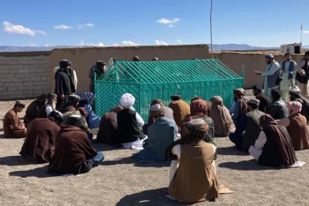 کشته‌شدن محافظ قبر ملا عمر
